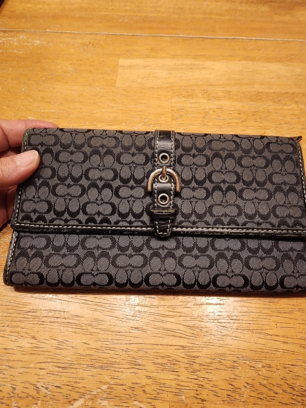 authentic vintage Coach Signature Soho buckle long wallet finished in black and